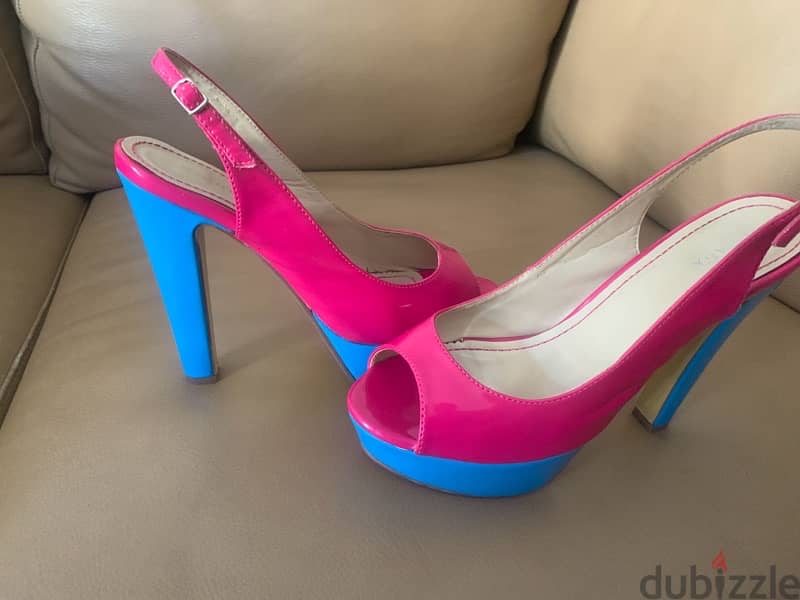 pink and blue sandal 0