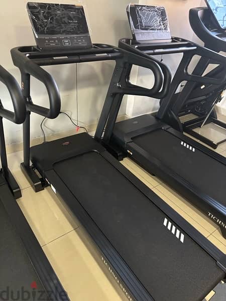 Foldable Motorized Treadmill 2.5 HP 120 kg max user weight 2