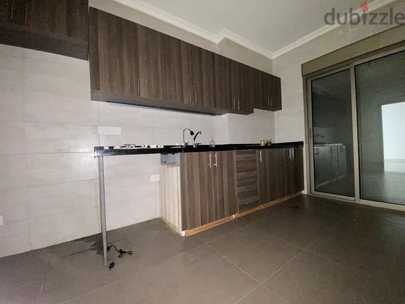 A 120 sqm apartment in Zalka with a huge terrace for rent. 4