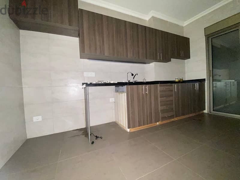 A 120 sqm apartment in Zalka with a huge terrace for rent. 5