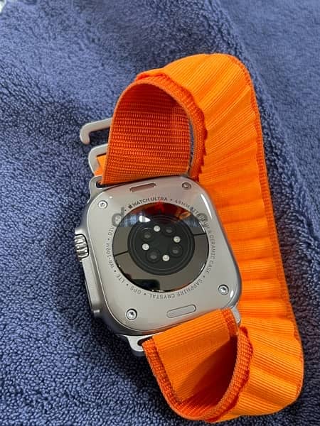 apple watch S8 Ultra 49mm Titanium used like new 3