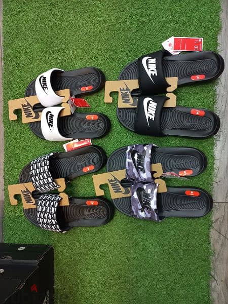 مشيات مشيه  بتنلبس للفوتبول  للبحر وغير nike slippers 11