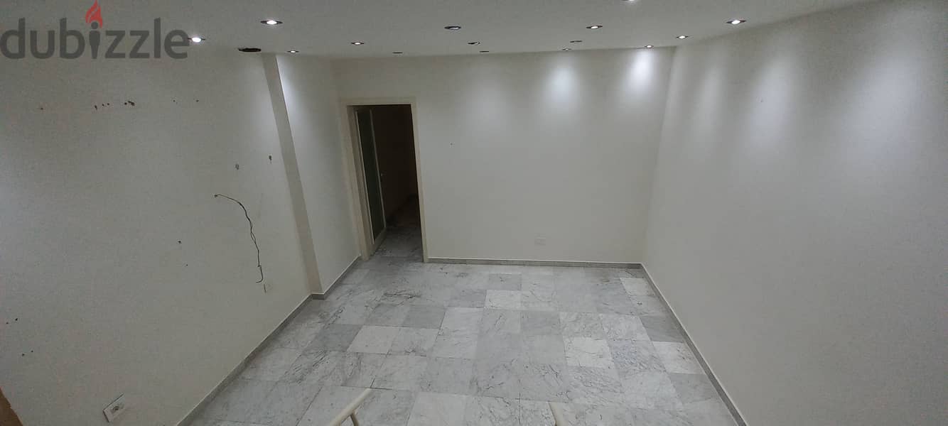 Triplex shop in Zalka for sale محل تريبلكس للبيع في الزلقا 4