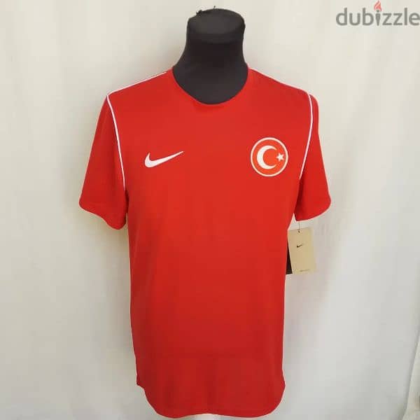 Original "Turkey" 2021/22 NWT Nike Red Training Jersey Size Men Medium 0