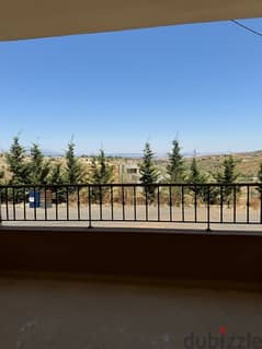 شقة جديدة في بلدة الطيري قضاء بنت جبيل