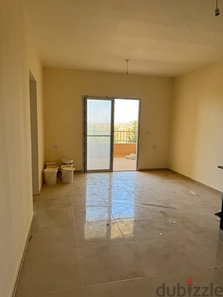 شقة جديدة في بلدة الطيري قضاء بنت جبيل 1