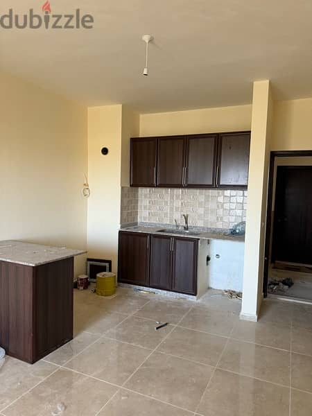 شقة جديدة في بلدة الطيري قضاء بنت جبيل 2