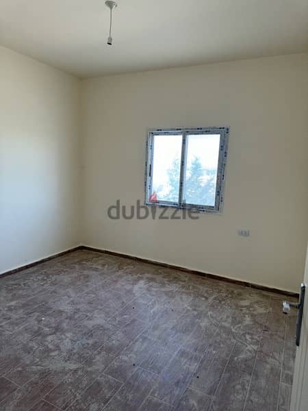 شقة جديدة في بلدة الطيري قضاء بنت جبيل 5