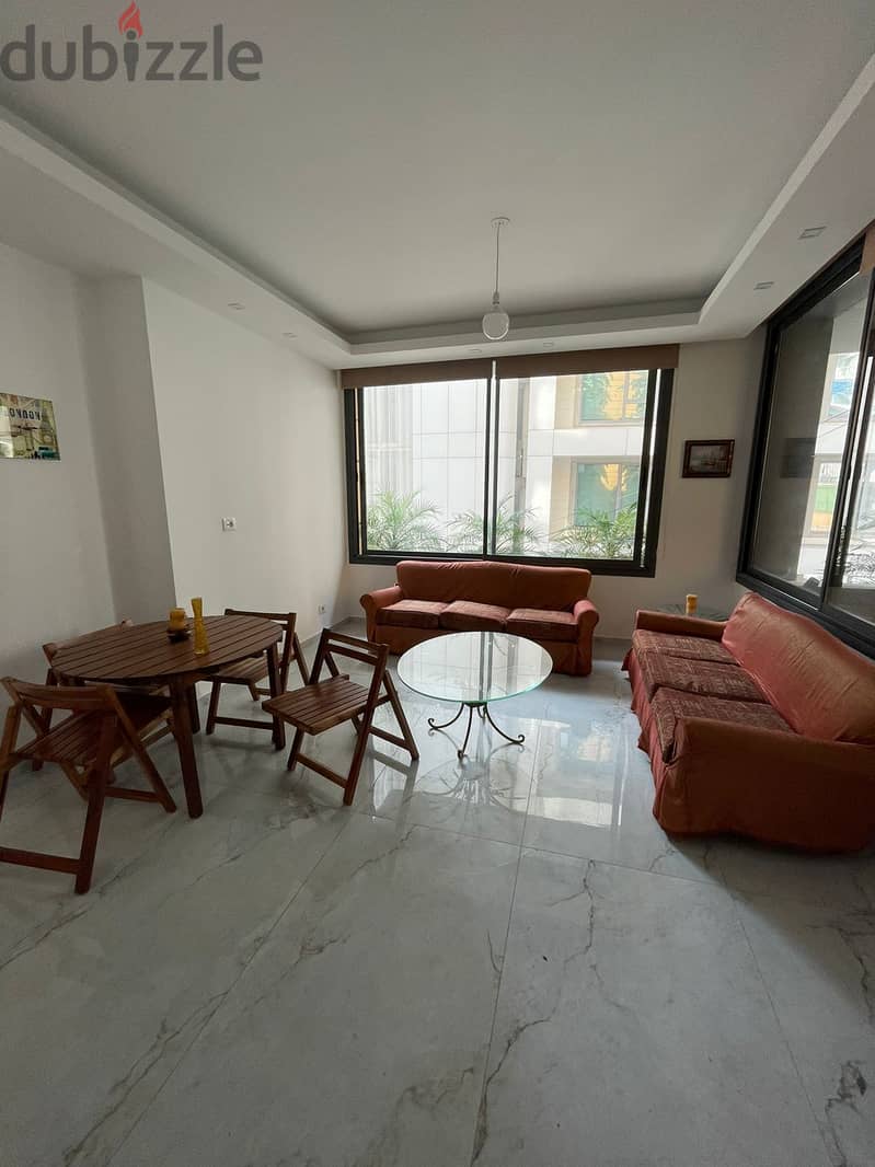 Cozy Apartment for Rent in Ras Beirut Hamraشقة مريحة للايجار 0