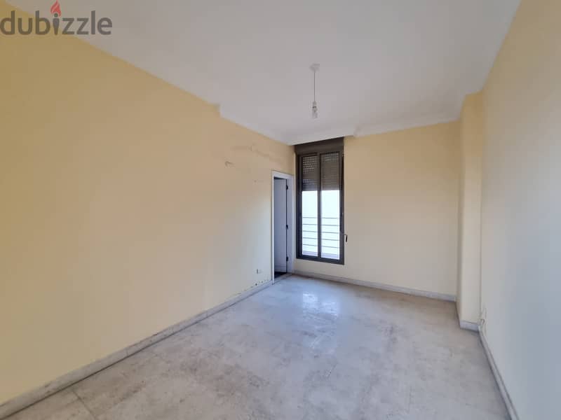 City View Apartment for sale in Mar Eliasشقة تطل على المدينة للبيع 4
