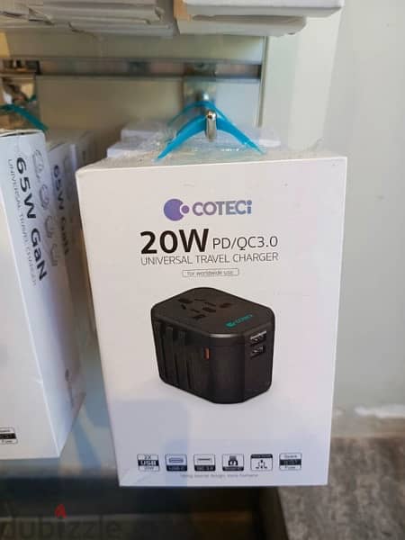 UNIVERSAL TRAVEL CHARGER 0