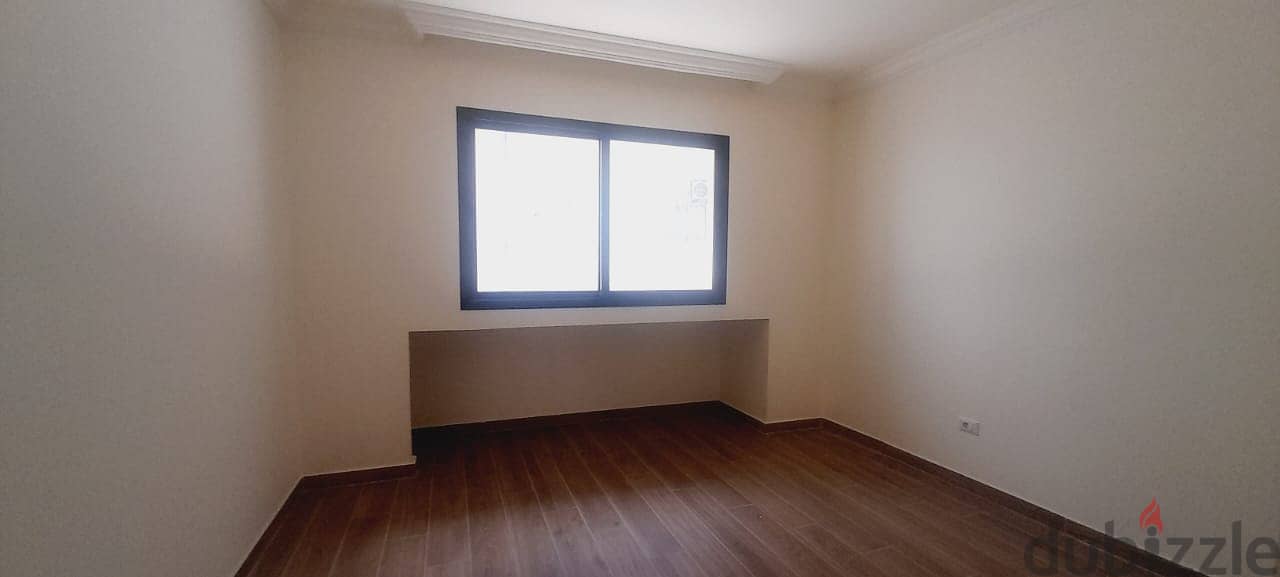 Apartment for sale in Adlieh شقة للبيع في العدلية 5