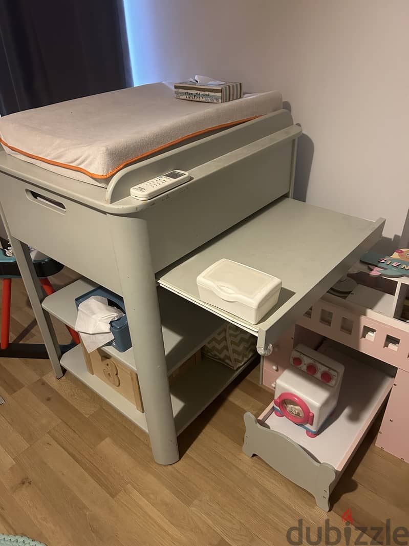 changing table from gautier 0