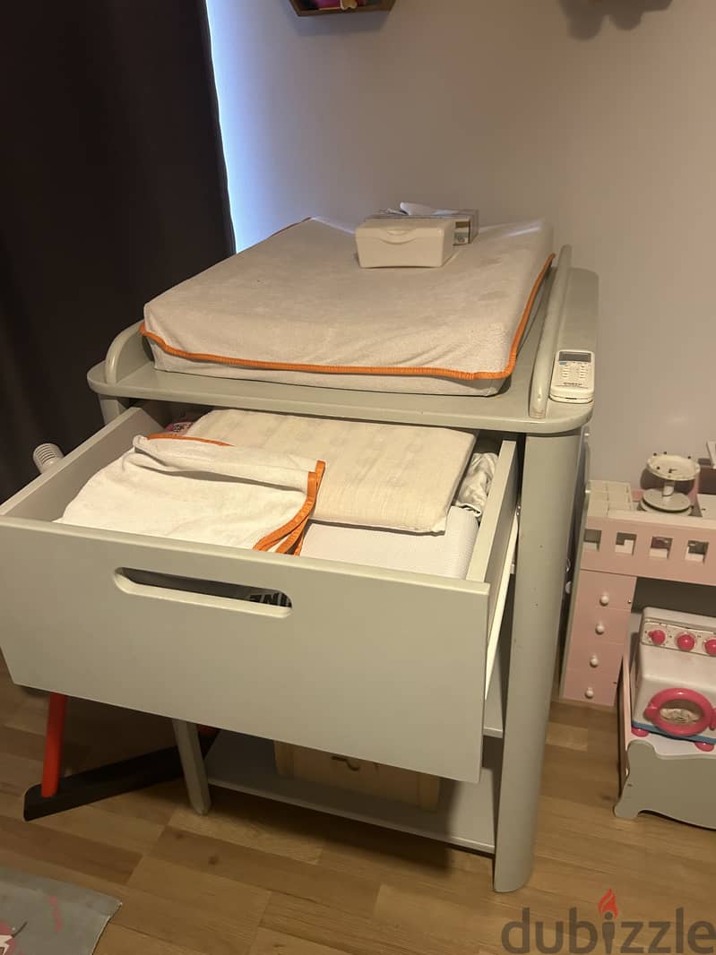 changing table from gautier 1