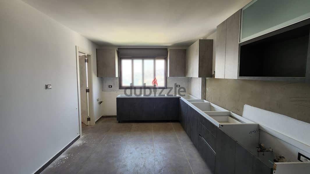Apartment with Roof for Sale in Louaizeشقة مع روف للبيع في اللويزة 4