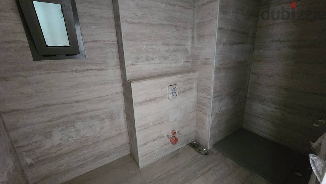 Apartment with Roof for Sale in Louaizeشقة مع روف للبيع في اللويزة 10