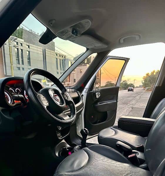 Fiat 500L 2015 White, Black interior 8