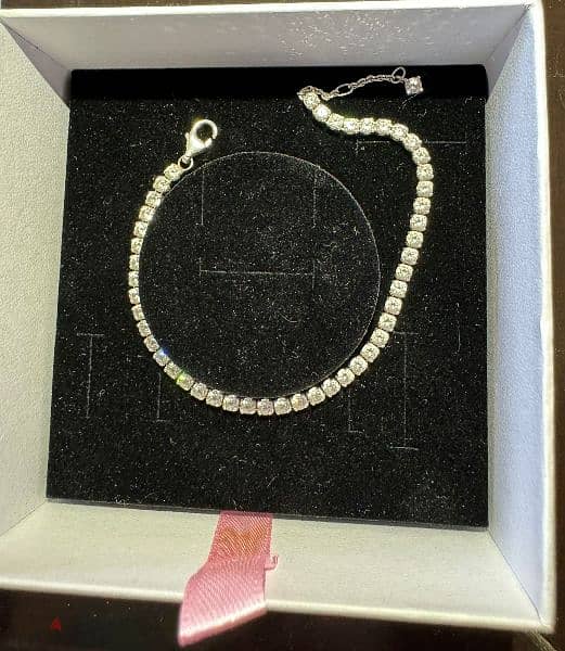 Barely used tennis bracelet perfect condition 1