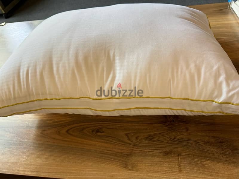 2 pillows luxury hotel quality 1