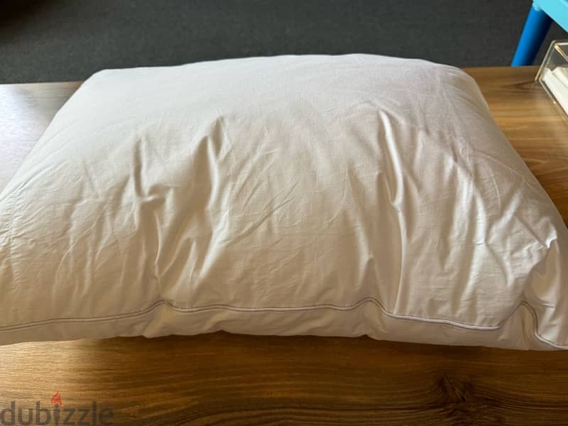 2 pillows luxury hotel quality 3