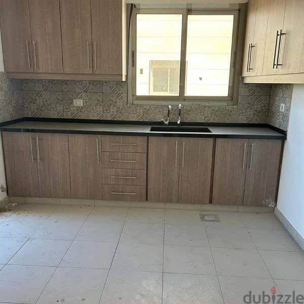 Apartment for sale in jouret al ballout - شقة للبيع في جورة البلوط 2