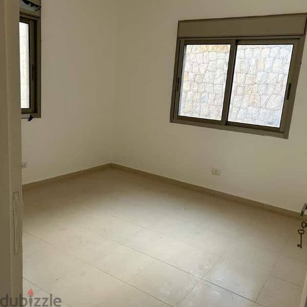 Apartment for sale in jouret al ballout - شقة للبيع في جورة البلوط 3