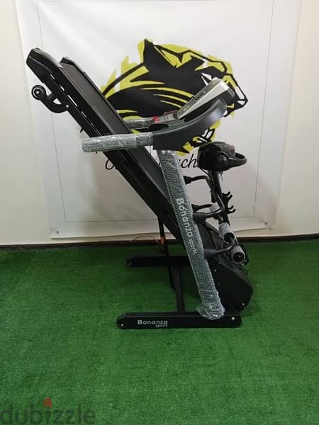 full options treadmill 2.5hp , automatic incline , vibration message 2
