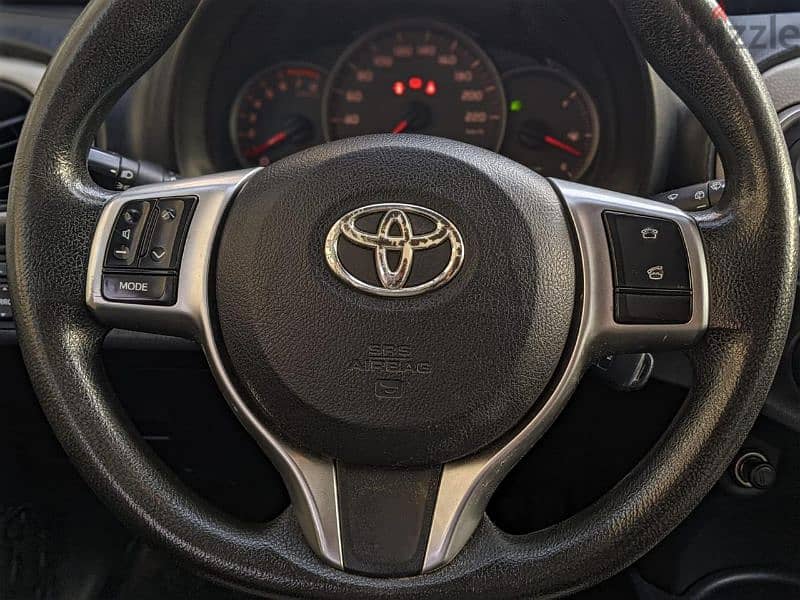 Toyota Yaris 2012 1
