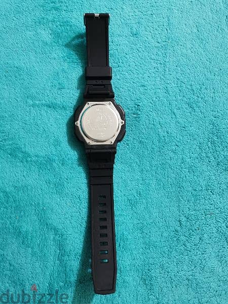 Q&Q watch like g shock water resistant used n a very good condition 1