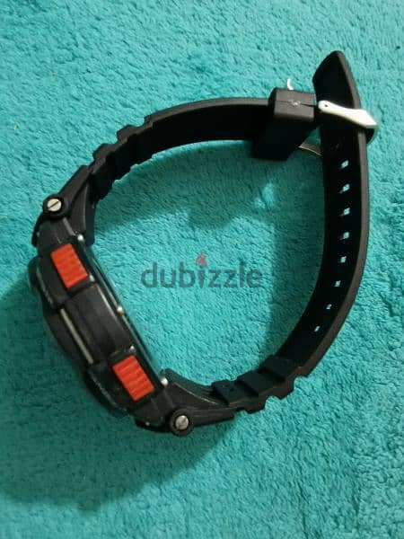 Q&Q watch like g shock water resistant used n a very good condition 2
