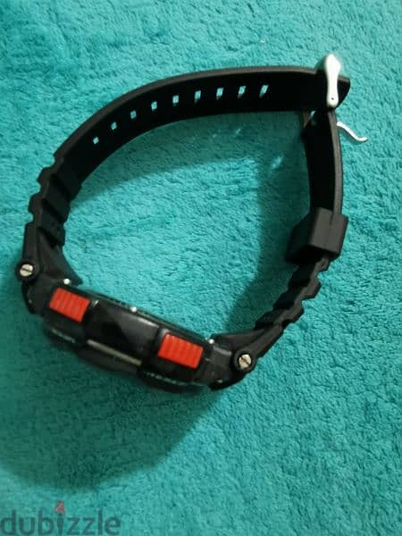 Q&Q watch like g shock water resistant used n a very good condition 3