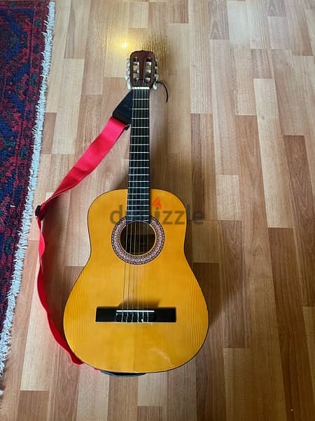 Stagg Guitar + Bag + Pitch Pipe + Capo + Pick 1