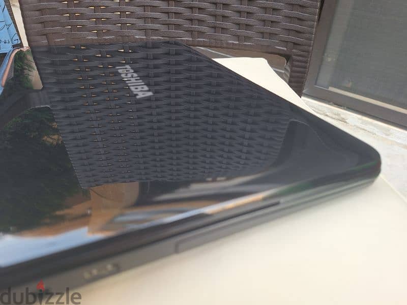toshiba laptop like new 15.6" with bag 0