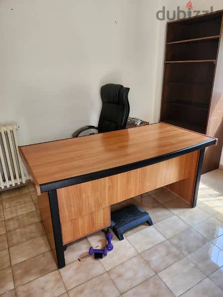 office desk and chair 0