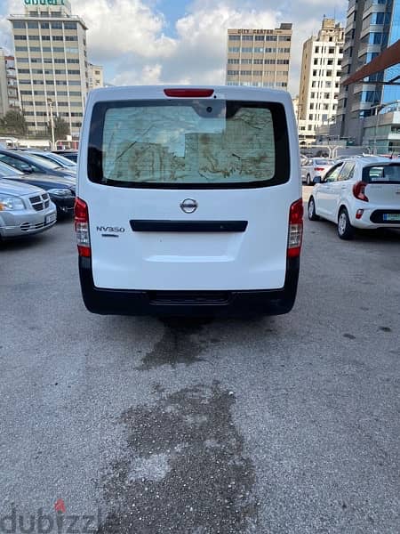 Nissan Van 2016 urvan 107000 km company source خارق النظافة مع براد 2