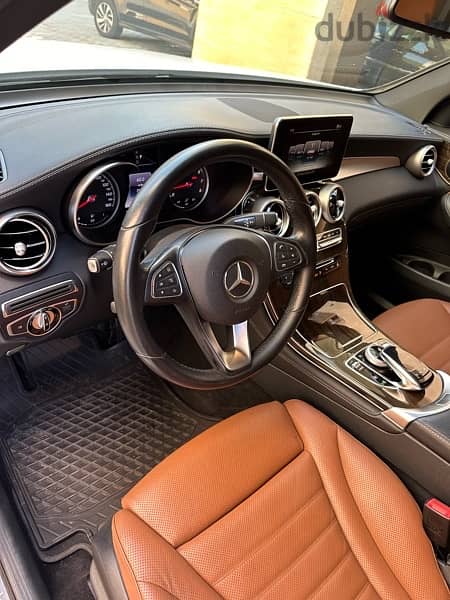 Mercedes GLC 300 4matic 2016 white on brown (clean carfax) 9