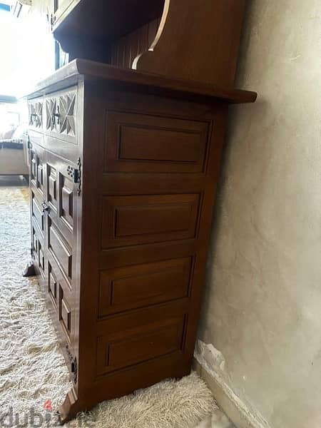antique hoosier cabinet like new. 320$ 7