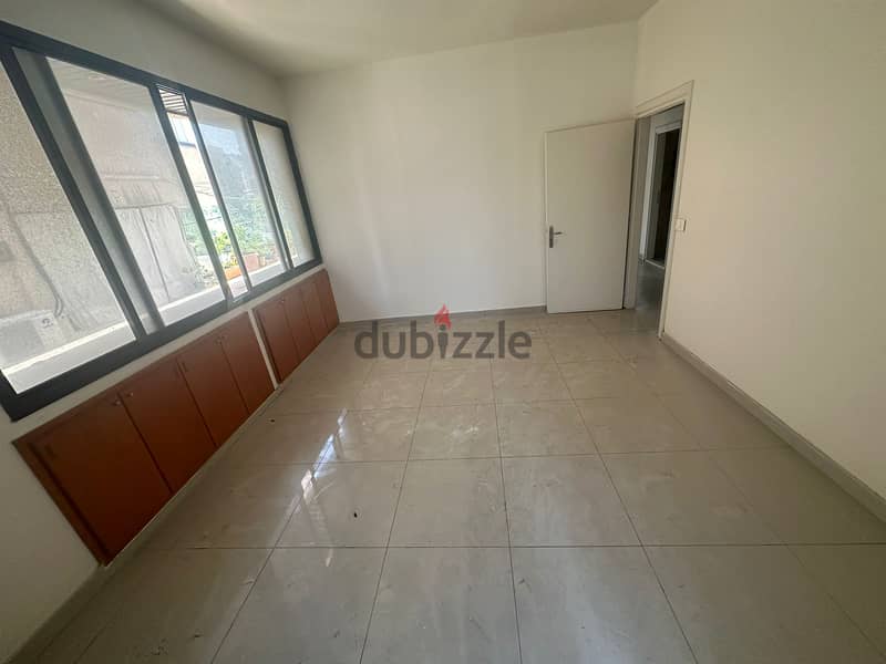 Office for rent in Sin El Fil مكتب للإيجار في سن الفيل 3