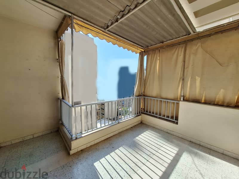 Apartment for rent in Achrafieh شقة للإيجار في الأشرفية الروم 11