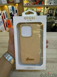 Guess glitter glossy case 15 pro with script logo gold original 0