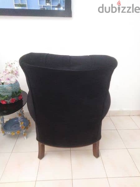 2 black chairs for sale   كرسي  صالون اسود٢ 3