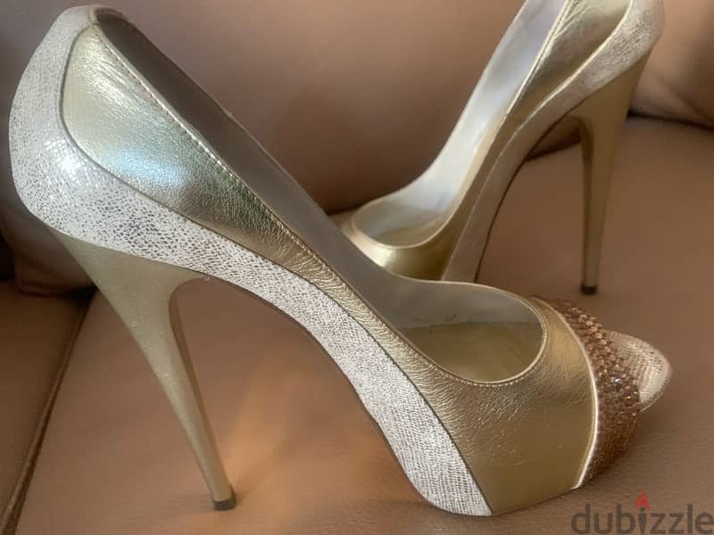 golden open toe pumps 2