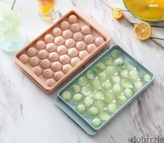 round ice cubes box 2