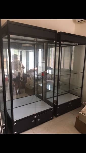 showroom glass closet with spots 1