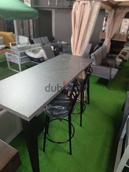 Bar with chairs. بار لاميكا مع كراسي 1