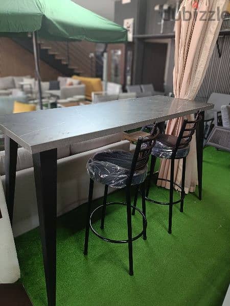 Bar with chairs. بار لاميكا مع كراسي 2