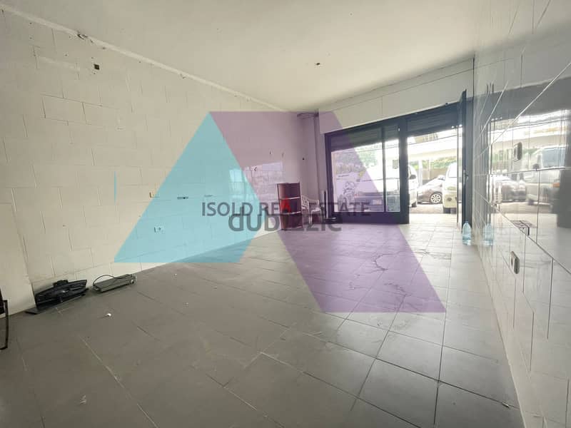 A 40 m2 store for sale in Bouar 0