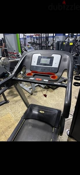 treadmill new 6. H. P Ac motor hold up to 145kg  and wifi connection 4