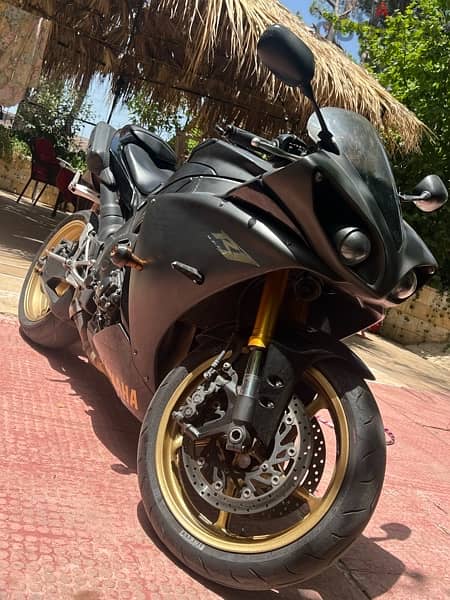 Yamaha R1 2012 1