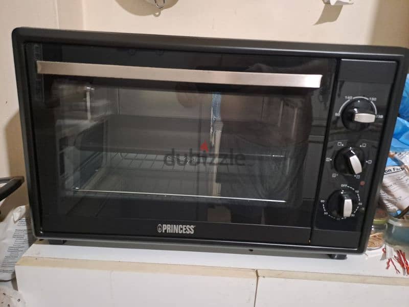 Princess electric oven, still new , excellent condition, 40$ 3